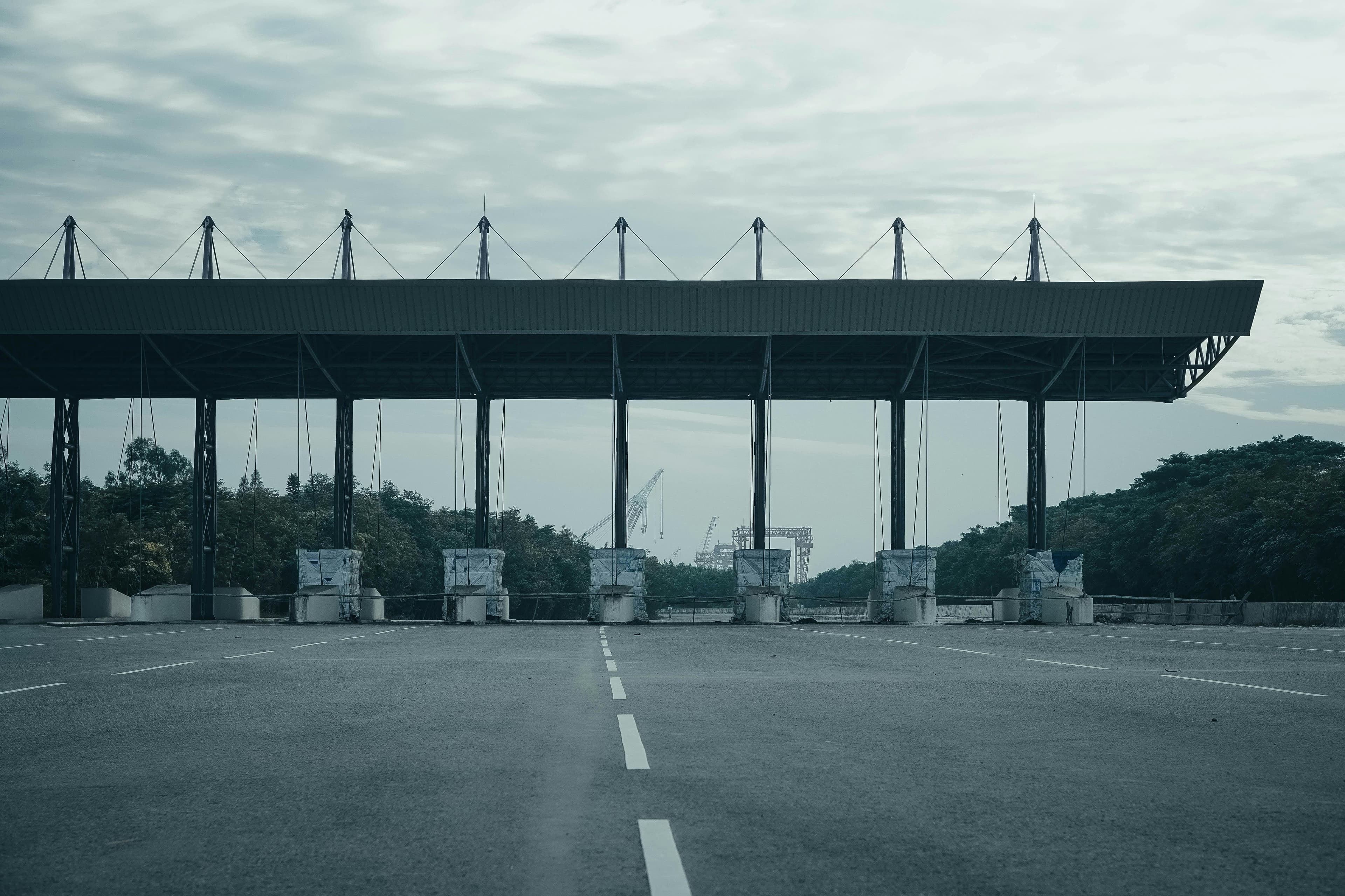 Bramka poboru opłat na autostradzie — przejście z naklejek na e-winiety