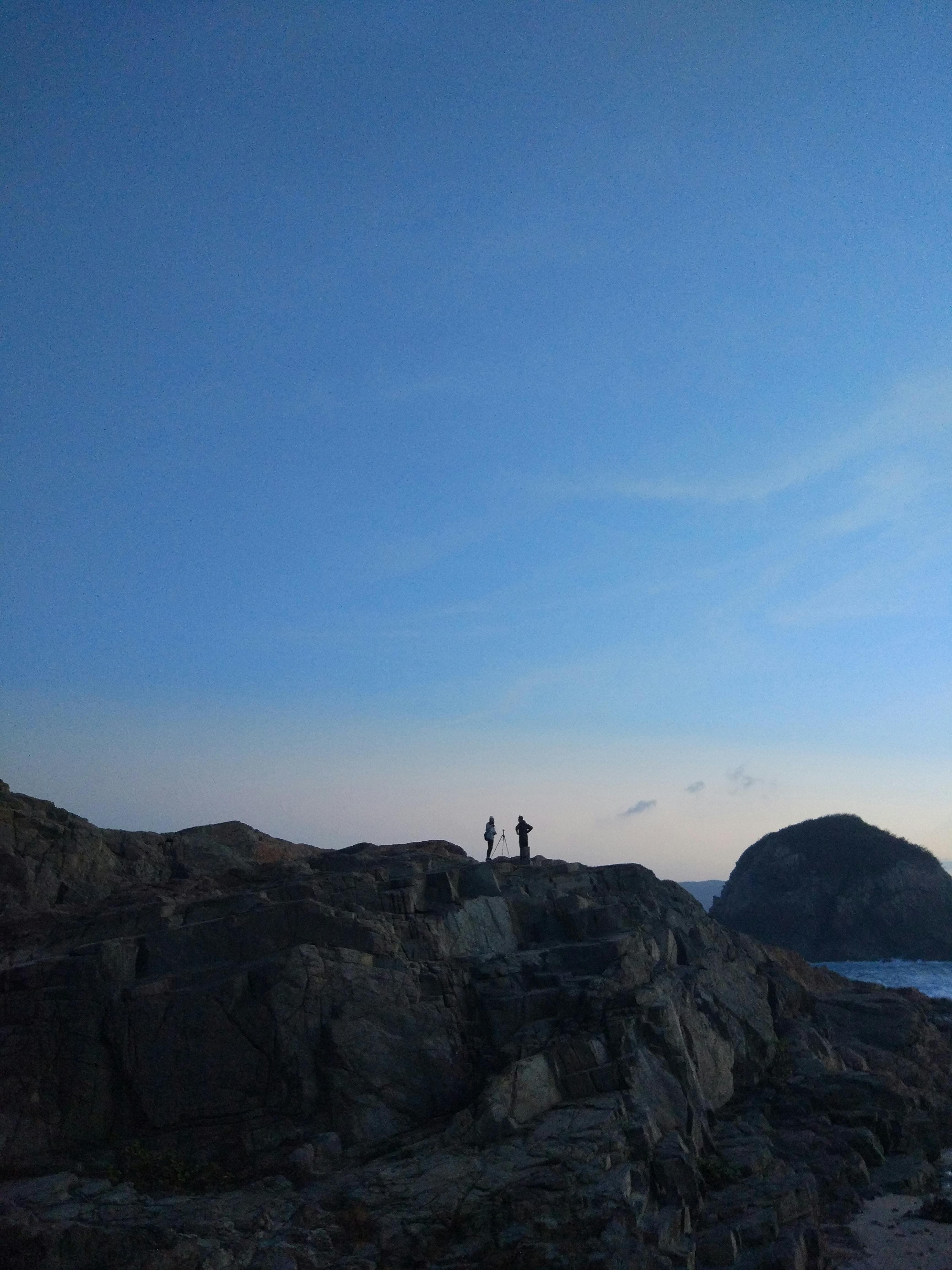 Ładowanie auta elektrycznego przy stacji